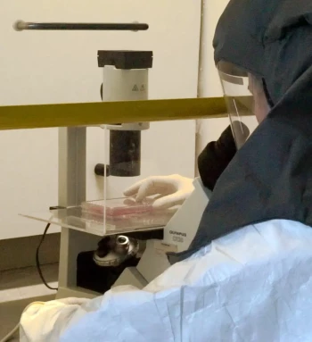 BPRC klederdracht coronalab microscoop